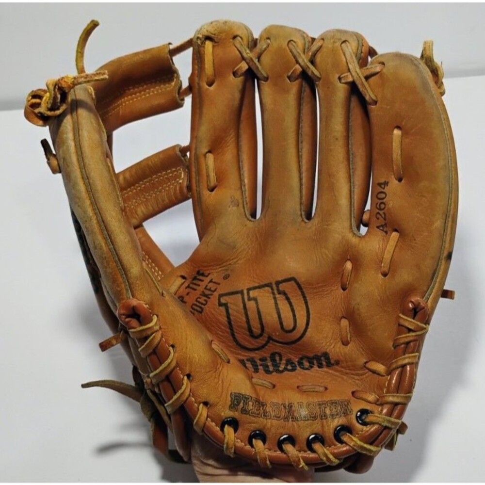 Vintage Wilson Fieldmaster Baseball Glove Leather Mitt RHT A2604